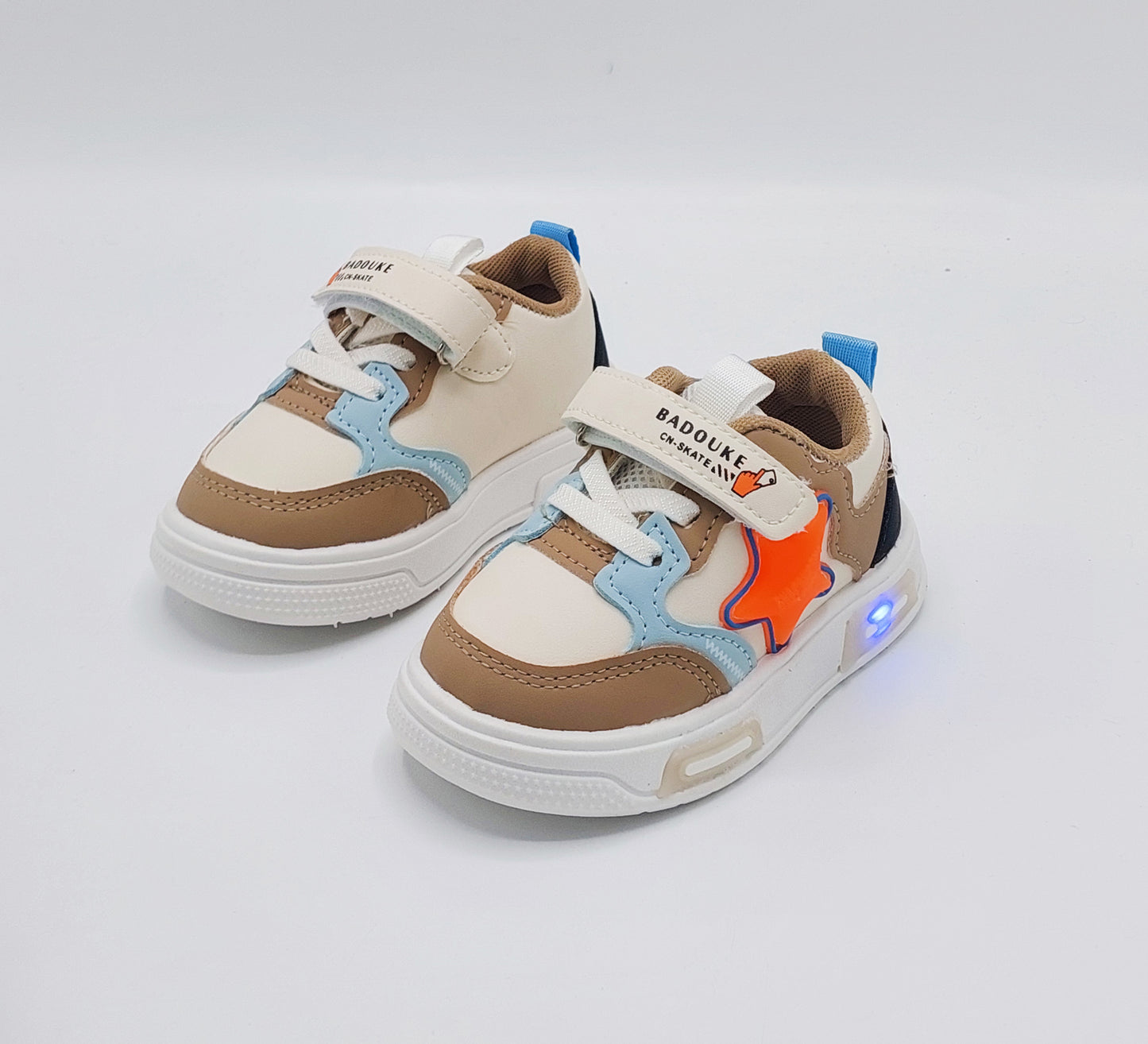 Lights in Sole Soft Sole Trendy Look Sneakers for Kids - NF1