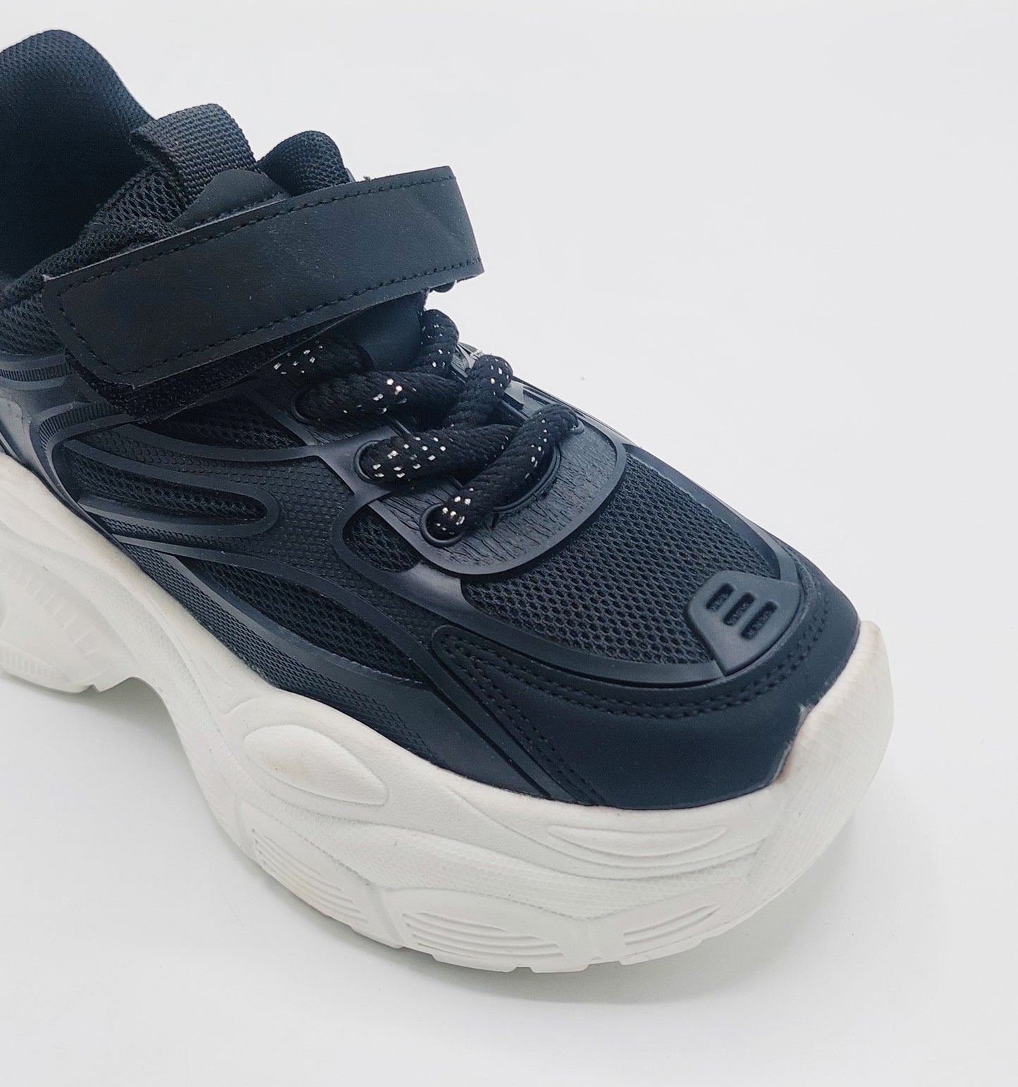 Women's Thick Sole Trendy Look Sneakers - Y-916 (Black)