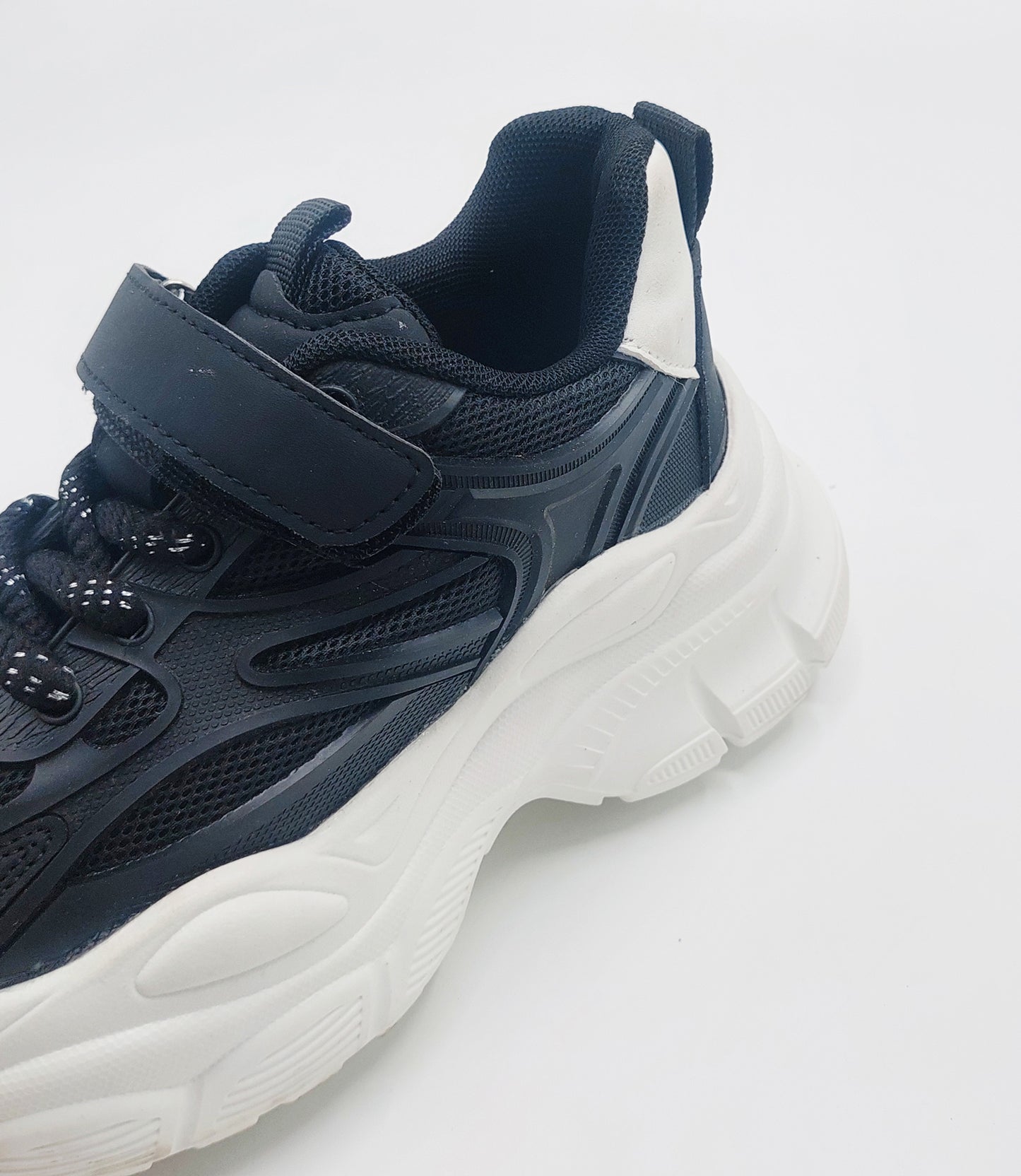 Women's Thick Sole Trendy Look Sneakers - Y-916 (Black)