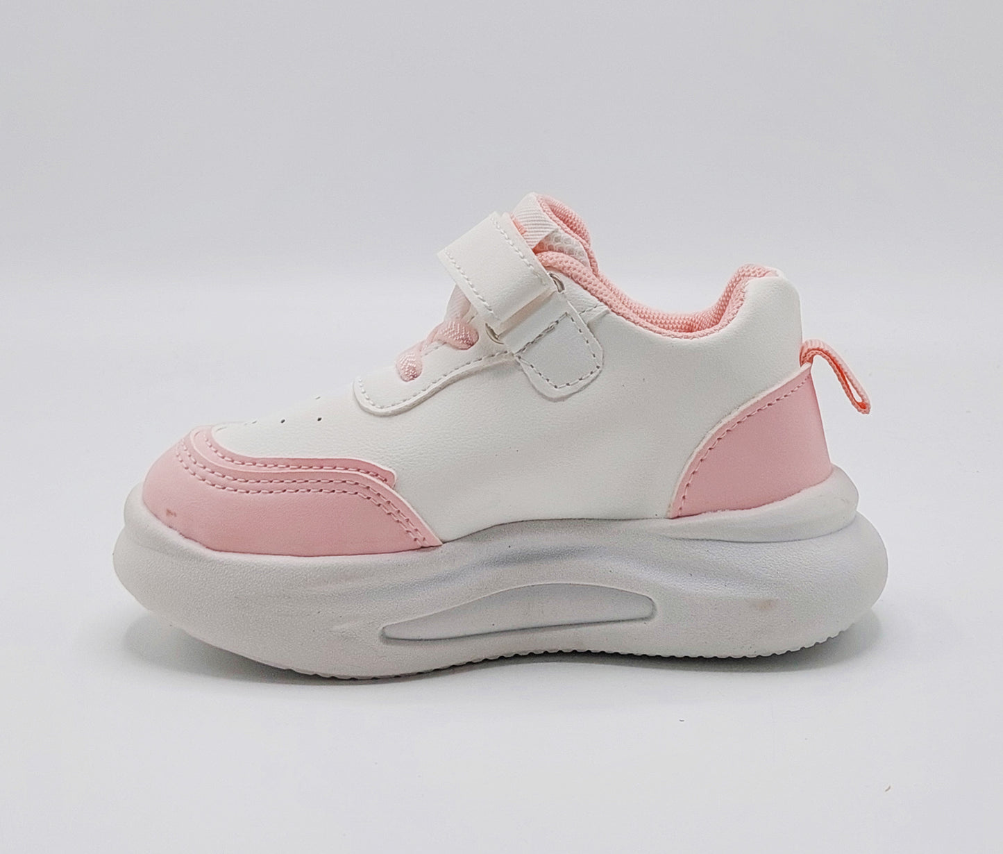 Lights in Sole Trendy Look Sneakers for Kids - LIO2