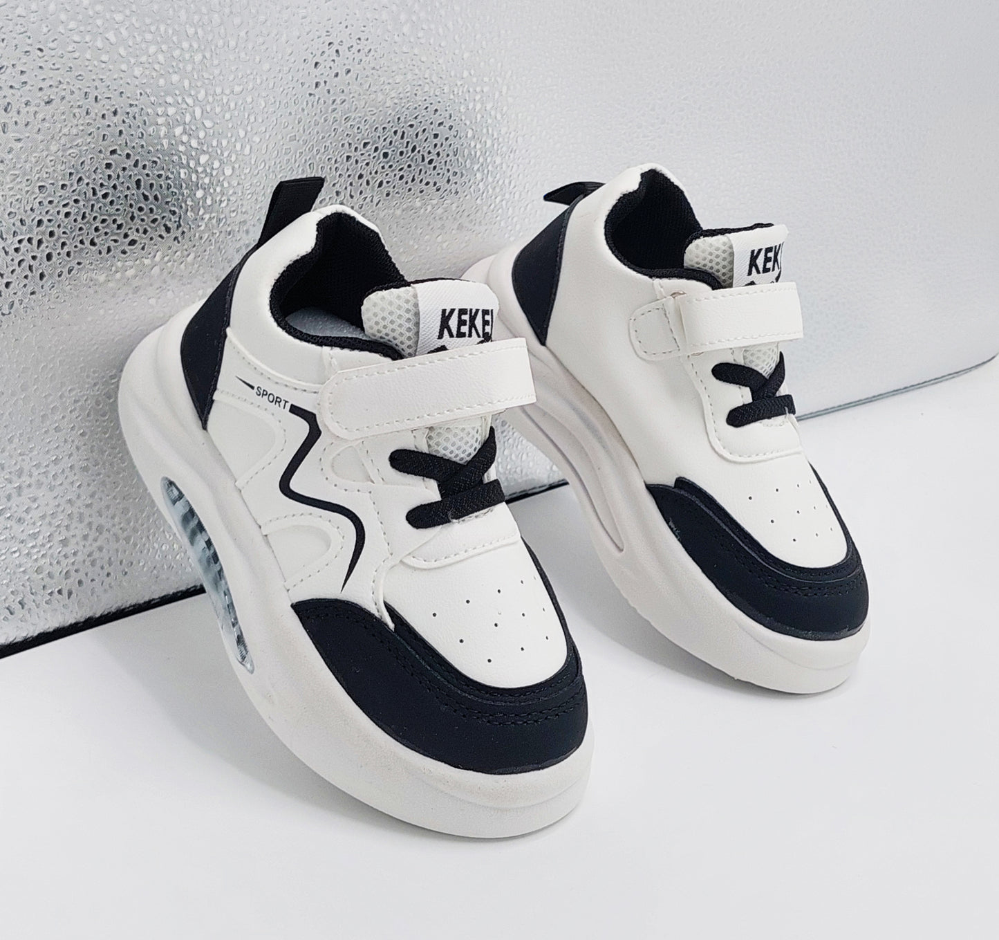 Lights in Sole Trendy Look Sneakers for Kids - LIO2