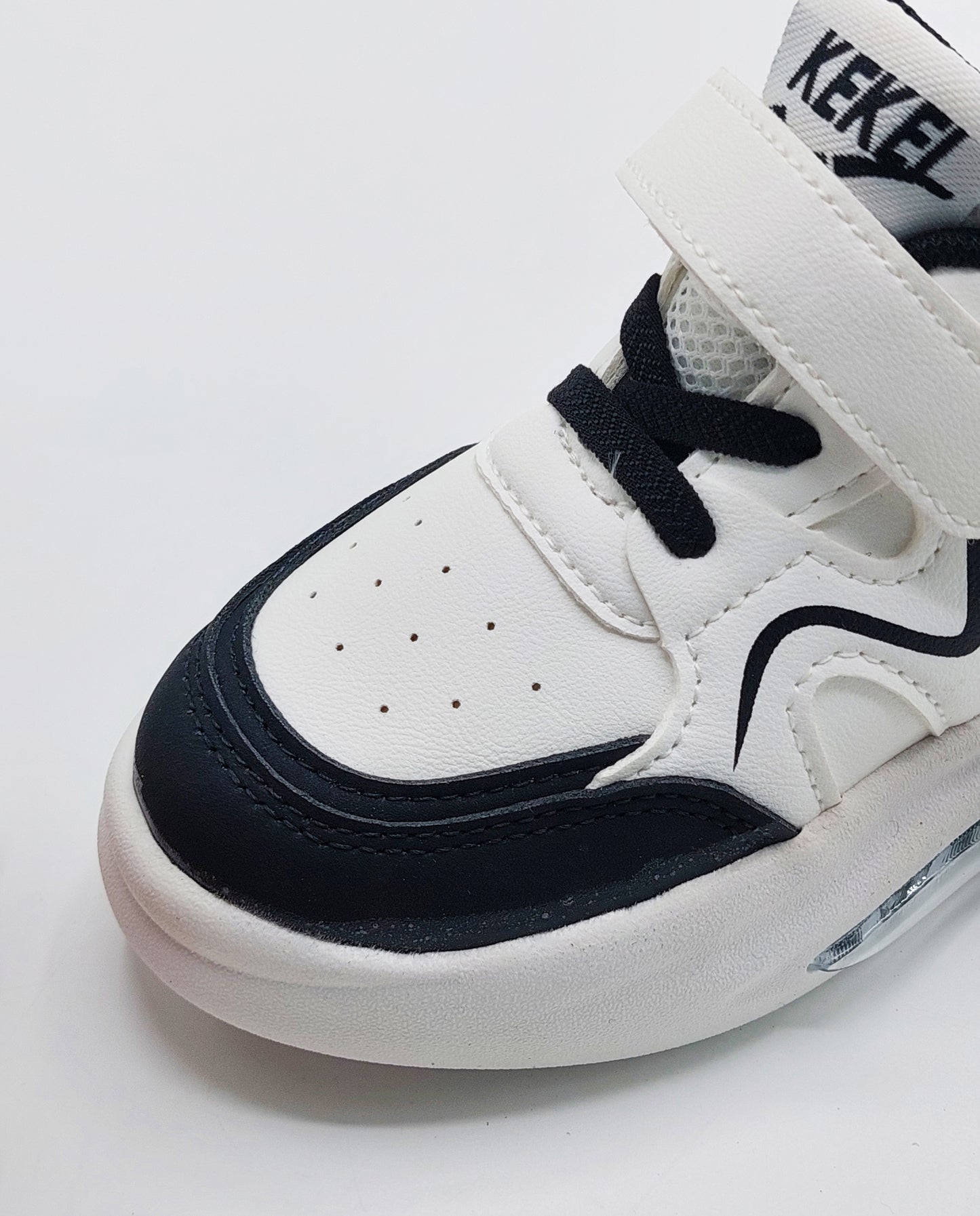 Lights in Sole Trendy Look Sneakers for Kids - LIO2