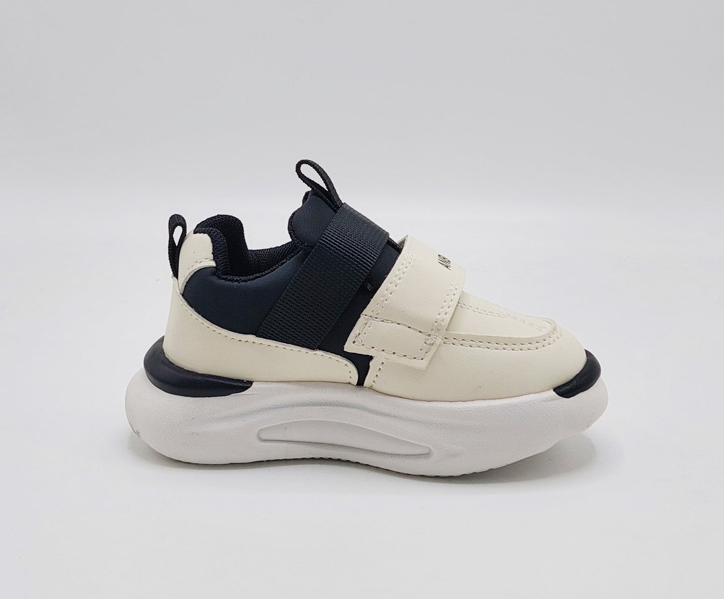 Lights in Sole Trendy Look Sneakers Shoes For Kids - AHS532 (Black)