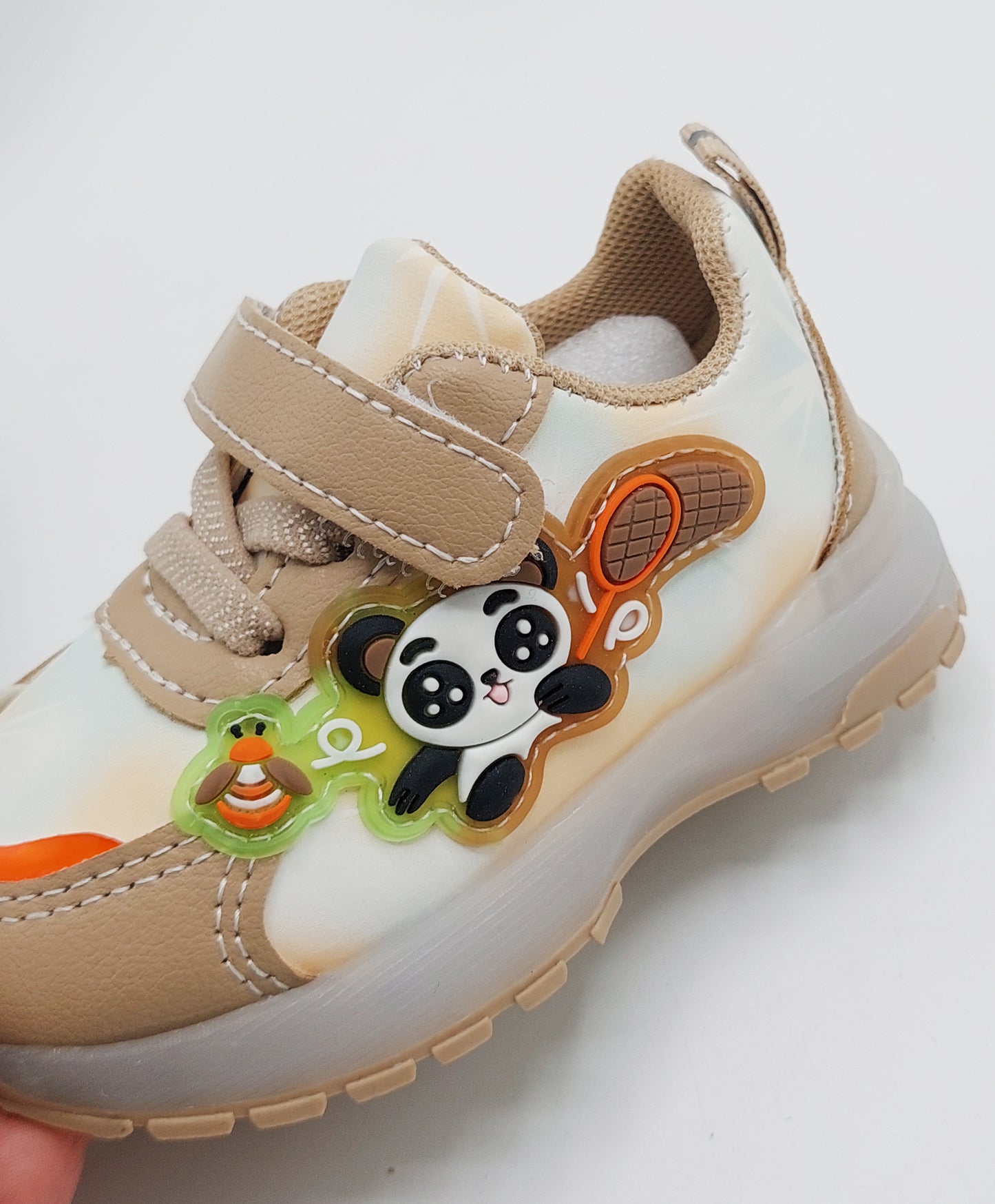 Light In Sole Trendy Look Cute Design Sneakers For Little Kid's - 812