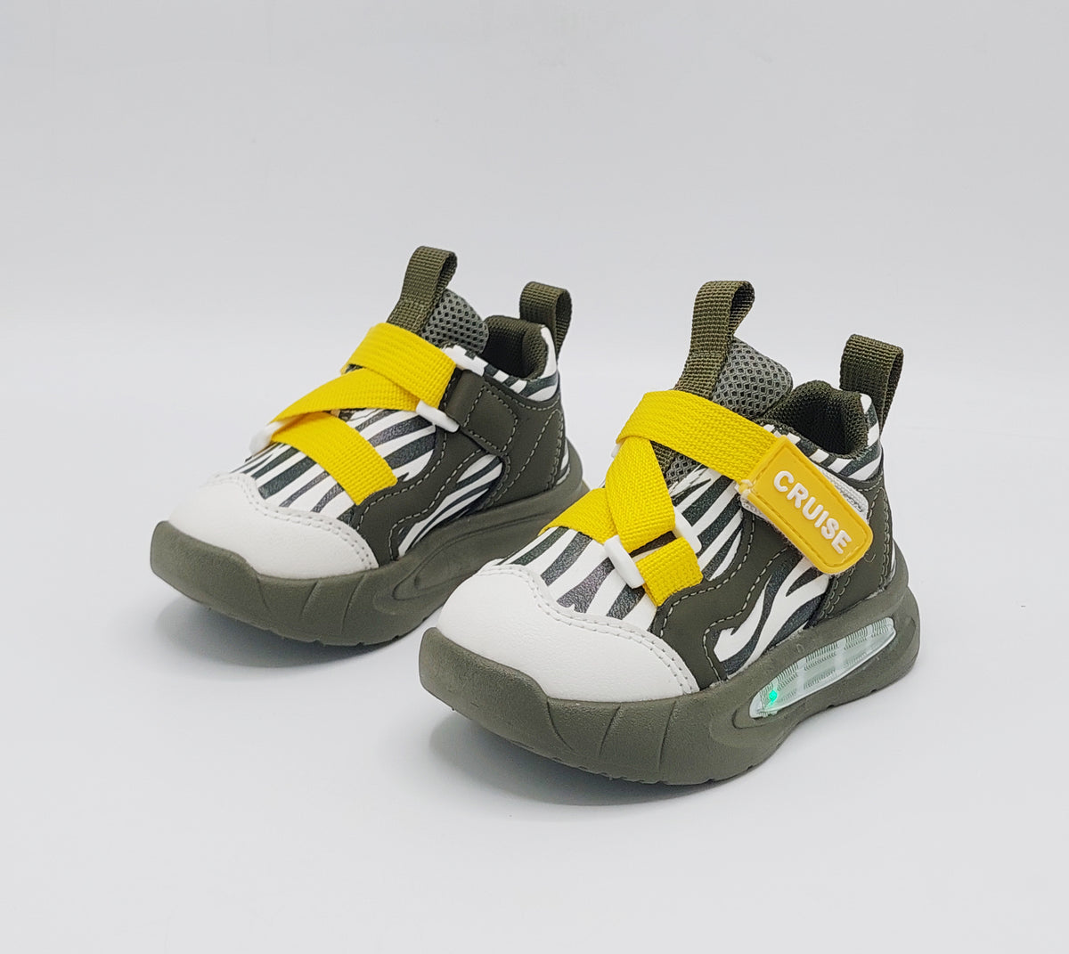 Lights in Sole Trendy Look Sneakers for Kids - LO110 (Green)