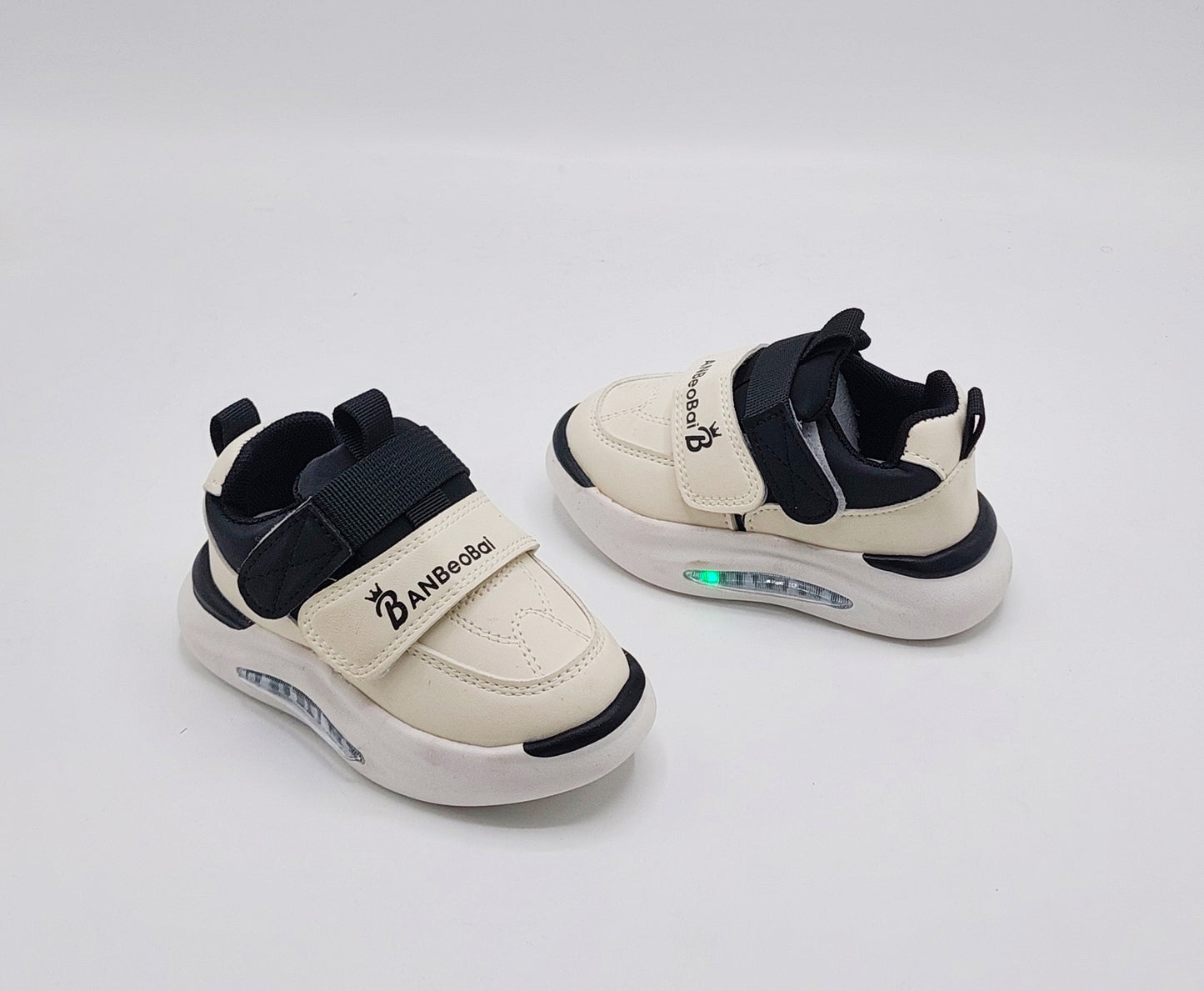 Lights in Sole Trendy Look Sneakers Shoes For Kids - AHS532 (Black)