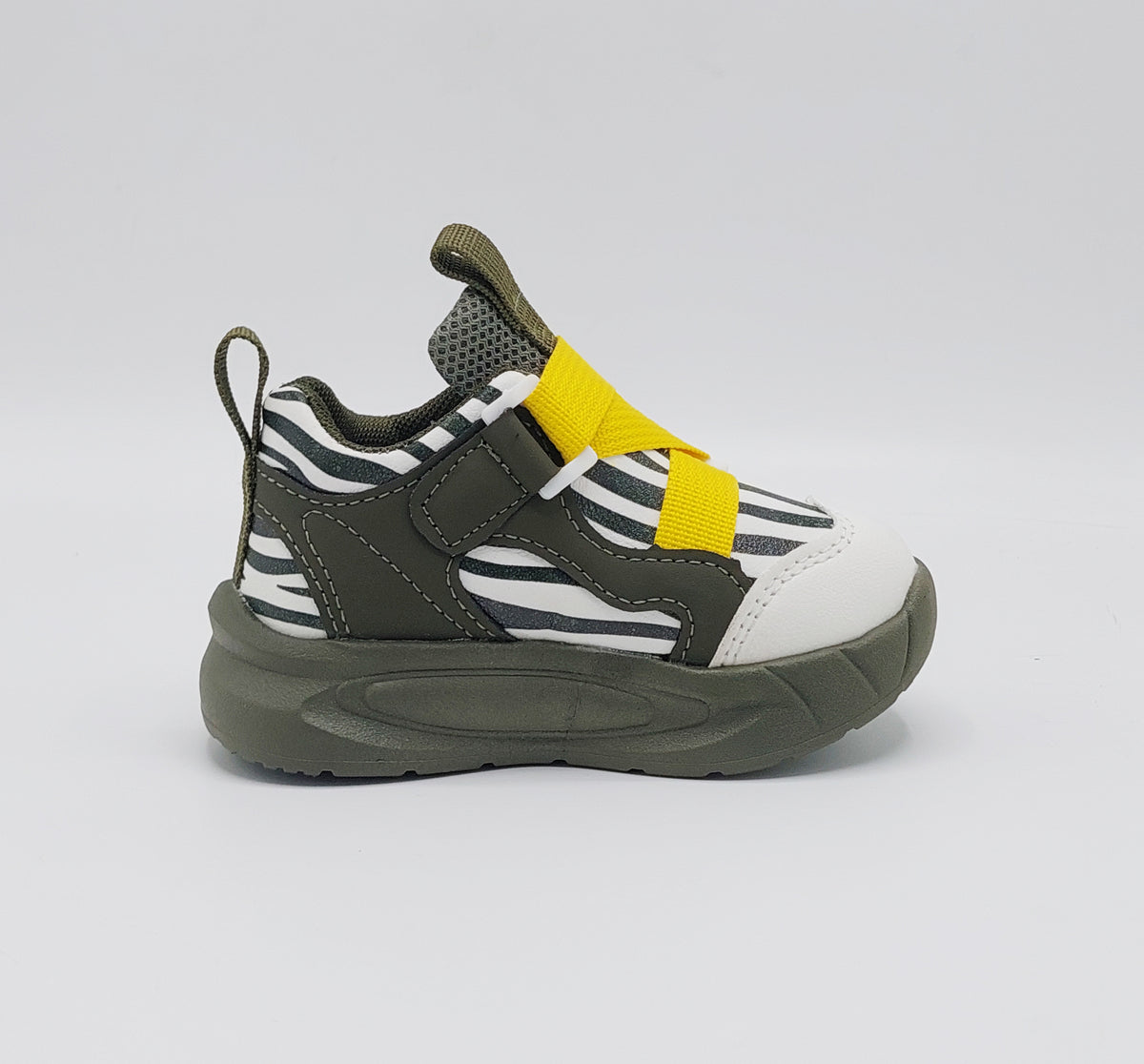 Lights in Sole Trendy Look Sneakers for Kids - LO110 (Green)